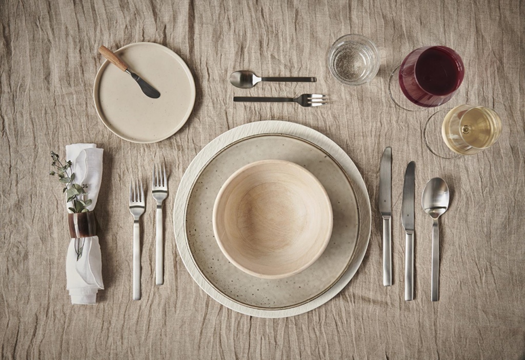 Hoe dek je een tafel in een restaurant?